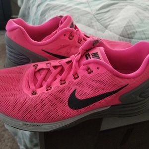 Nike ladies sneakers SZ 7.5